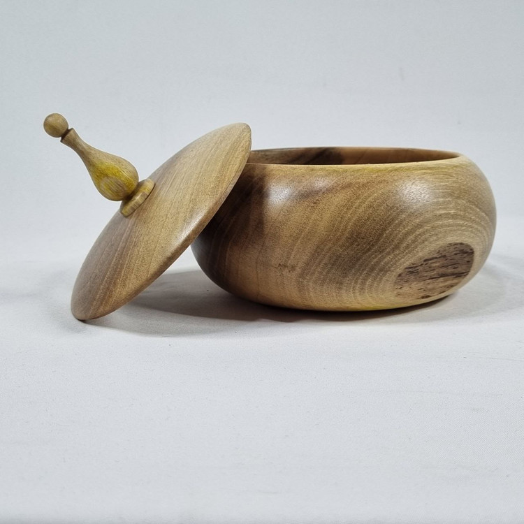 شکلات خوری خمره ای درب دار